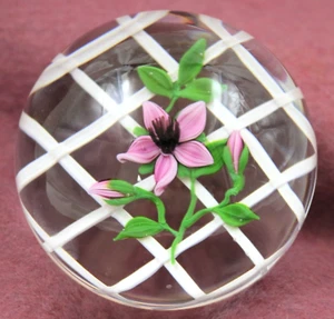 Impresionante pisapapeles VICTOR TRABUCCO flor de vid flor en TRELLIS arte vidrio - Imagen 1 de 9