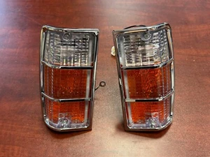 HOLDEN HJ, HZ & HX FRONT INDICATOR PARK ASSEMBLIES **PAIR** - Picture 1 of 10