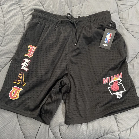 New Men’s Miami Heat Basketball Shorts Black-medium Cover