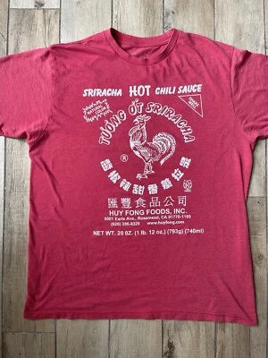 Camiseta Ripple Junction MEDIANA Sriracha Salsa Caliente Camiseta Roja Manga Corta Foto 1 de 4