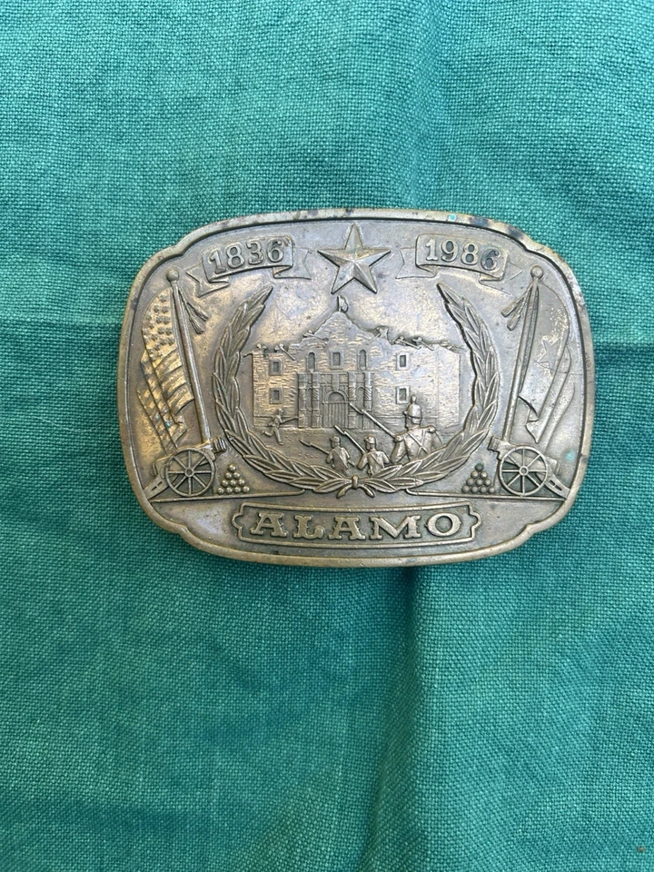 Hebilla de cinturón de bronce Alamo vintage nunca limpiada hecha en EE. UU. Foto 1 de 2