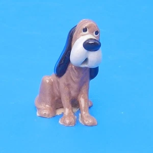 Estatuilla de perro de cerámica Hagen Renaker miniatura BLOODHOUND SENTADO no Disney Trusty - Imagen 1 de 6