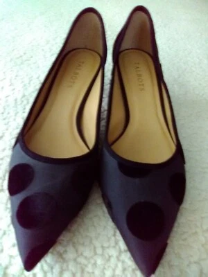 Zapatos de salón TALBOTS para mujer negros de gamuza a lunares talla 8,5 M tacones usados en excelente estado Foto 1 de 4