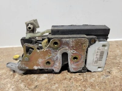 2002 CHEVROLET TAHOE LEFT DRIVER SIDE REAR DOOR LATCH - Изображение 1 из 3