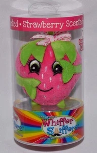 NEW-WHIFFER SNIFFERS-"BITSY BERRY" STRAWBERRY SCENTED-BACKPACK/ PURSE/ KEY CLIP - Bild 1 von 2