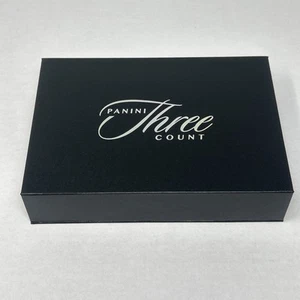WWE 2024 Panini VACÍO Tres Cuentas WWE Tarjetas Coleccionables Hobby Box PARA EXHIBIR - Imagen 1 de 4