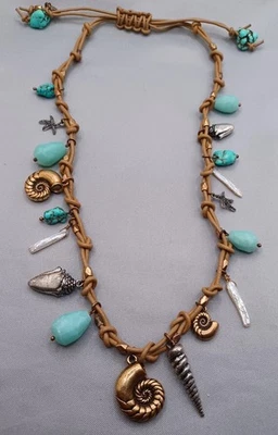 Collar con dije de vida marina marca Lucky perlas Biwa, tono dorado y plateado, cuentas de aguamarina Foto 1 de 4