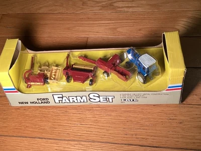 Juego de granja Ford Ertl 1/64 #883 tractor Ford New Holland 1988 vintage nuevo en paquete Foto 1 de 4