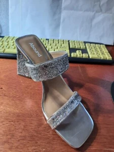 NEU! ABOUND Silber Glitzer Eckig Offene Zehenpartie Blockabsatz Sandale Größe 9,5 - Bild 1 von 5