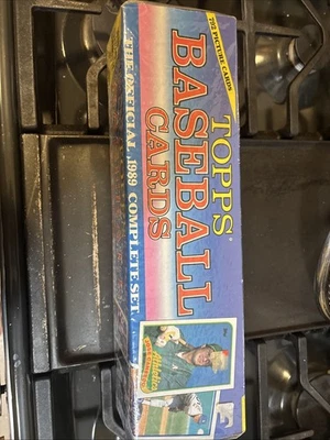 Бейсбольные карточки 1989 Topps 792 карточки с картинками ОФИЦИАЛЬНЫЙ ПОЛНЫЙ КОМПЛЕКТ ЗАПЕЧАТАННЫЙ - Изображение 1 из 3