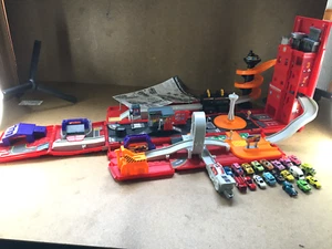 Motormax Take Along Fire Station Playset, Road Champs (Micro Machines Compatible - Picture 1 of 23