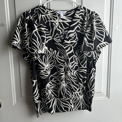 Blusa Top Camisa Nine West Para Mujer Cuello en V Manga Corta Negra Blanca Pequeña Nueva Sin Etiquetas Foto 1 de 4