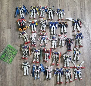 Lote de 30 figuras de juguete Gundam piezas diversas incompletas  - Imagen 1 de 10