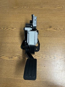 2011-2017 Infiniti QX56 QX80 Gas Foot Throttle Accelerator Pedal OEM - Picture 1 of 7