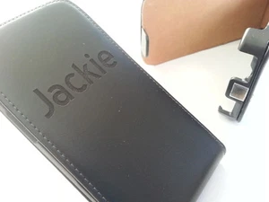 Custodia flip iPhone 4 INIZIALI NOME INCISO TESTO VERA PELLE parole personalizzate - Foto 1 di 1