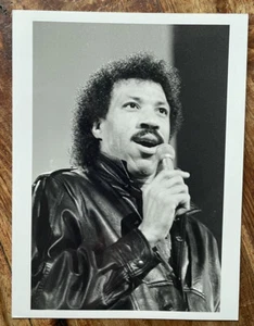 LIONEL RICHIE - NEAR MINT ORIGINAL GLOSS PHOTO PRINT / 6"x8" / RARE / SOUL - Bild 1 von 2