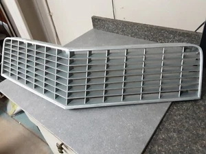 Nuevo mercado de accesorios parrilla delantera central plateada 1974-1977 Chevrolet Camaro Classic - Imagen 1 de 5
