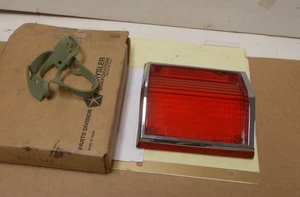 Lámpara trasera Mopar NOS lente interior Rt. Plymouth Fury 1965 camioneta - Imagen 1 de 2