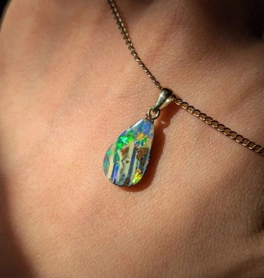 18ct Yellow Gold Natural Australian Boulder Opal Pendant Vertical Green Orange - Изображение 1 из 4