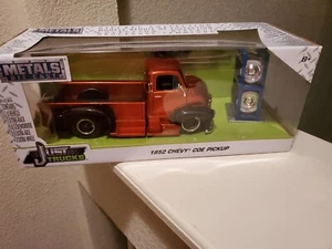 Jada Toys Just Trucks 1/24 - 1952 Chevy COE Candy Metallic orange mit Reifenspur - Bild 1 von 6