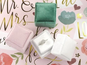 Luxus Handarbeit Samt Ring Box Quadrat EINZELN Verlobung Hochzeit Samt Box - Bild 1 von 10