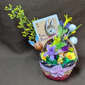 EASTER Diorama in a Vintage Mini Basket Handmade w VTG Bunny Cup Cake Topper + - Picture 1 of 11