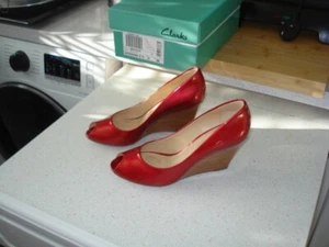 Clarkes Size 5 ladies red patent wedge heel open toe Deep Space court shoes - Picture 1 of 6