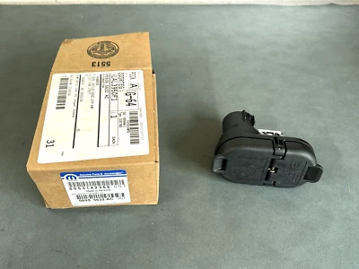 Receptor de enganche de 7 vías Mopar OEM NOS 56055632AC 2007-2025 Dodge Durango 5,7 L Foto 1 de 4