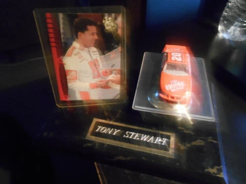 #20 Tony Stewart Desk display with card and diecast in great condition Cover