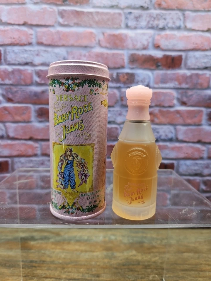 Pantalones de mezclilla Versace Baby Rose 1,6 OZ perfume EDT con lata rosa descontinuados de colección nuevos Foto 1 de 4