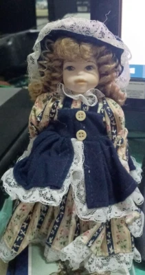 BAMBOLA IN CERAMICA DI PORCELLANA - CON SCATOLA - CM 20 - Immagine 1 di 4