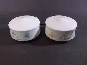 Mikasa Felicia salt & pepper shakers - Picture 1 of 7