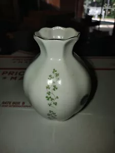Royal Tara Shamrock Clover Vase Galway Ireland 5-1/2” X 4” Gold Trim Pre-Loved - Picture 1 of 8