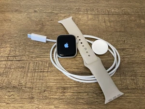 Apple Watch Series 8 – Starlight Aluminum 41mm (WiFi/GPS) – Fully Working, Mint - Photo 1 sur 10