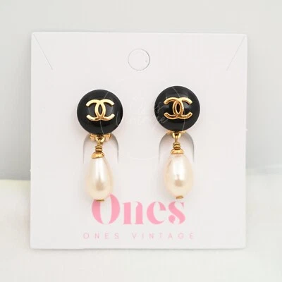 [Pre-owned] Chanel Teardrop Pearl CC Dangle Earrings - Image 1 of 4