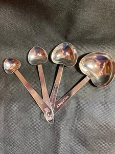 Linda cocina vintage en forma de corazón juego de 4 cucharas medidoras - Imagen 1 de 21