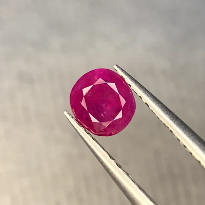HGTL certified Natural Red Ruby Loose Gemstone 0.95 carat From Afghanistan - Image 1 of 4