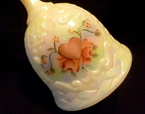 CAMPANA DE VIDRIO DE LECHE IRIDISCENTE FENTON vintage tejido de cesta CORAZÓN Y FLORES C. SHAFFER - Imagen 1 de 9