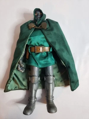 Boneco Dr. Doom capa famosa Marvel Fantastic 4 Toy Biz 1998 - Imagem 1 de 4
