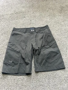 Arcteryx Rampart pantaloncino uomo taglia 36 grigio cargo tasche escursionismo elasticizzato usato in ottime condizioni - Foto 1 di 5