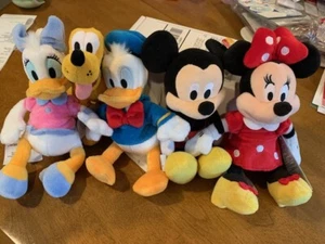Disney Mickey, Minnie rot, Donald, Daisy, Pluto Sitzsack Plüschpuppe Spielzeug 9 Zoll Set - Bild 1 von 2