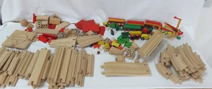 Brio Holzeisenbahn großes Konvolut ca. 160 Teile davon ca. 64 Schienen - Bild 1 von 10