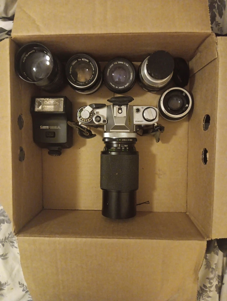 Canon AE-1CameraBundlewith 75-205 мм 55 мм50 мм1:1450 мм1:18speedlite188A 2xYelr - Изображение 1 из 4