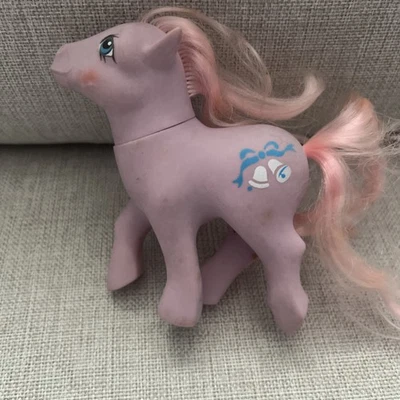 Campana de boda de lavanda vintage 1984 Hasbro G1 MLP My Little Pony satinado y encaje Foto 1 de 4