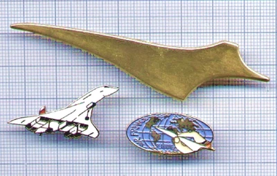 Lot de 3 Pin's avions AIR FRANCE CONCORDE SUPERSONIQUE big doré + PLANNING + D&M - Photo 1/2