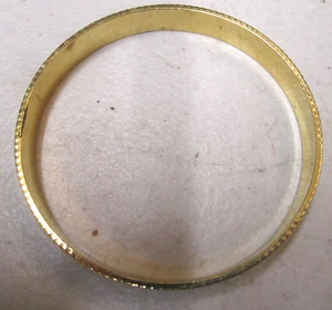 AVON PEACE VINTAGE BANGLE BRACELET MULTI LANGUAGE BAND GOLD TONE PACE AMANI PAIX - Picture 1 of 6