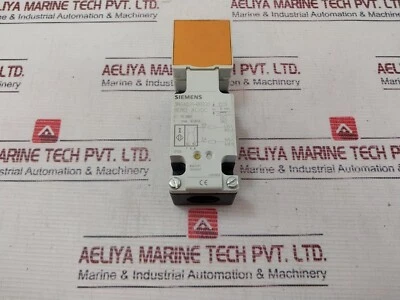 SIEMENS 3RG4031-6KD00 Proximity Switch Sensor 20-265V IP65 300 MA - Image 1 of 4