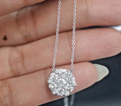 ¡Oferta! Dije colgante de diamantes con racimo de corte redondo genuino de 1,10 quilates de oro de 14 quilates con cadena Foto 1 de 4