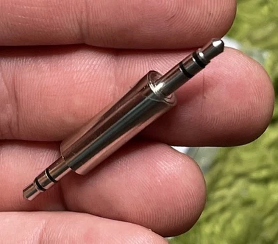 3.5mm Stereo Jack Plug Metal Male-to-Male Coupler Joiner Adapter - Image 1 of 3