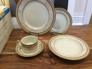 dining set 20 pc Oscar de la Renta Florentine Ivory 5-Piece Place Settings NIB - Picture 1 of 12